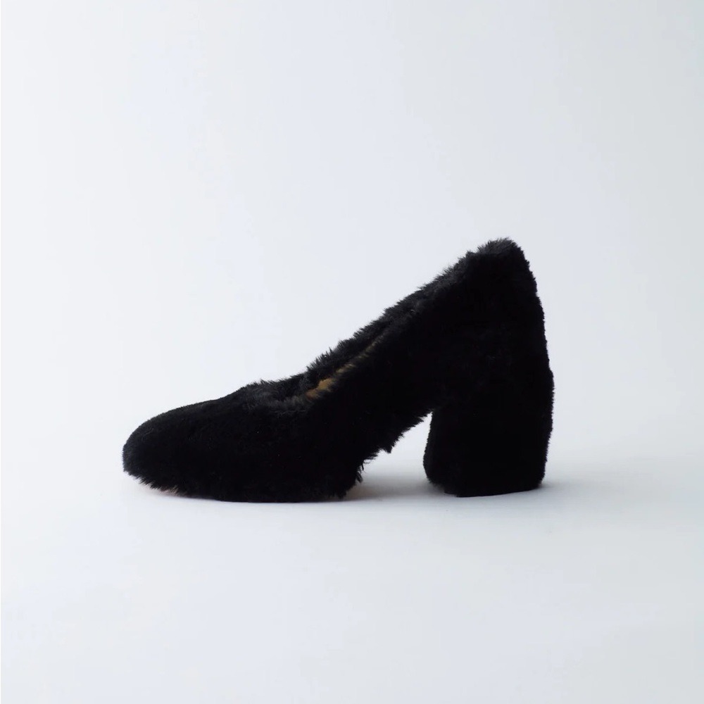 Tibi black bela faux fur pump size 38.5